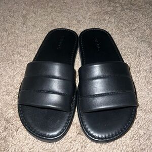 Vince Olina Slides. New condition. Size 5 women’s.